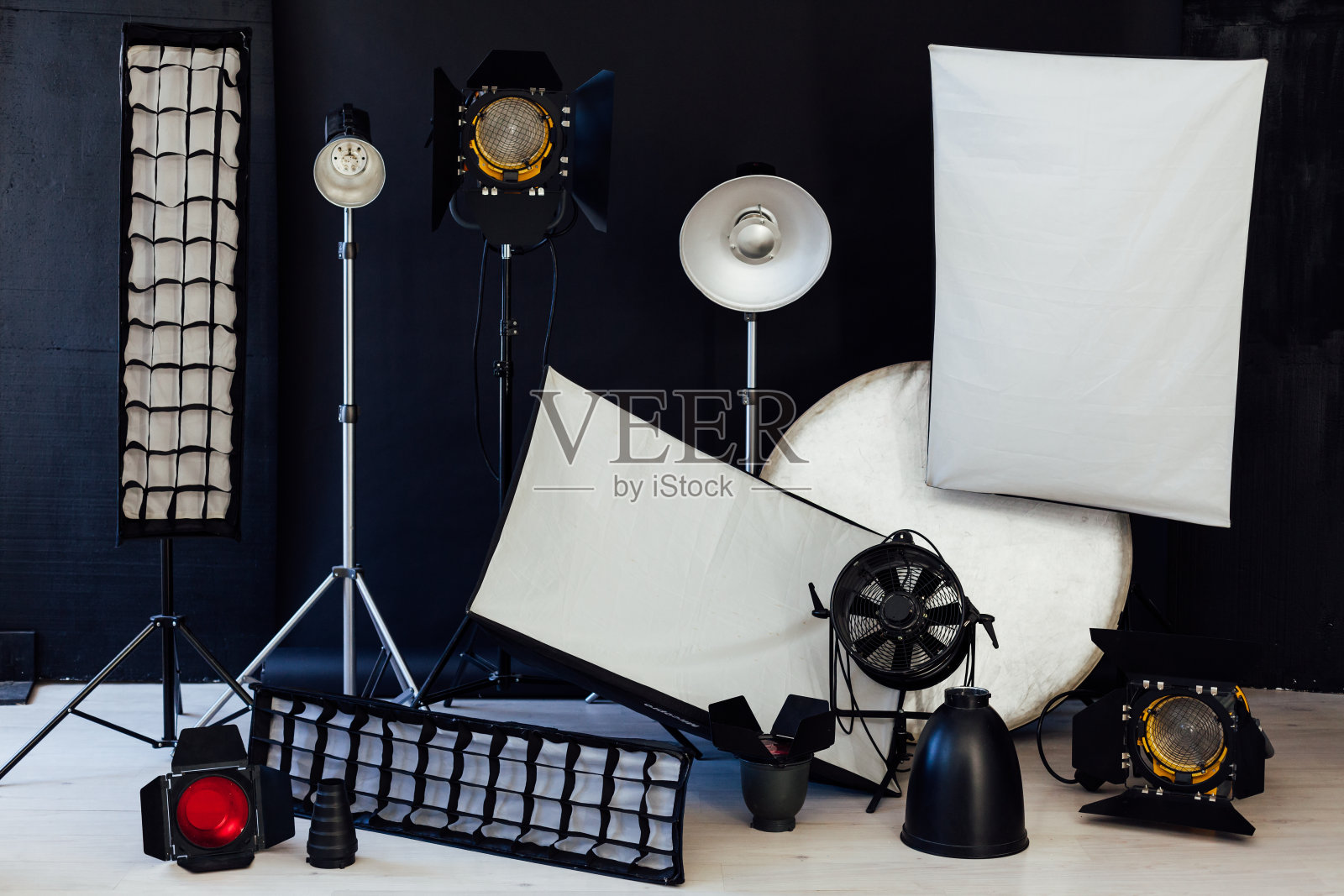 照相馆闪光灯设备和配件的专业摄影师照片摄影图片