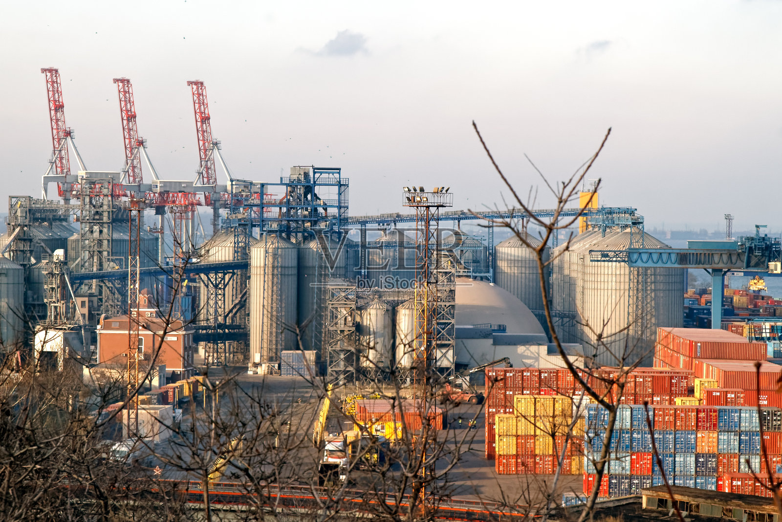 敖德萨海港的工业景观照片摄影图片
