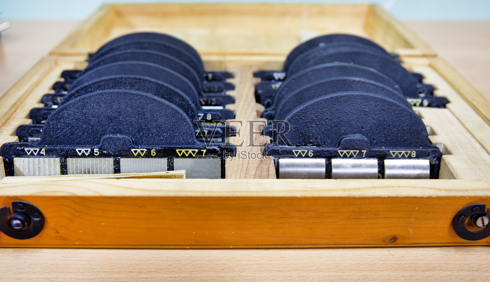 木箱内的表面清洁度样品照片摄影图片