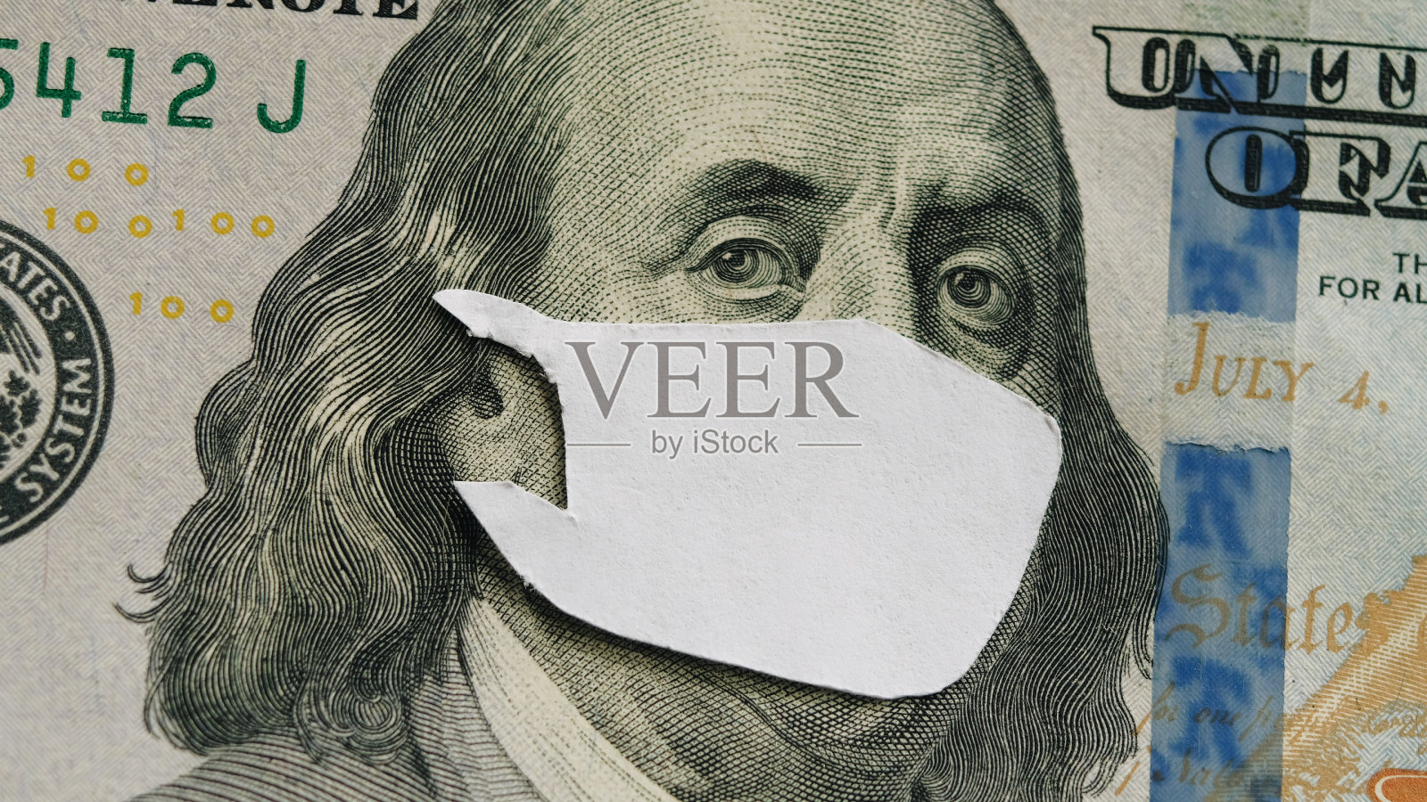 美元纸币上的面具本杰明·富兰克林——冠状病毒感染造成的全球危机的概念,COVID-19大流行照片摄影图片