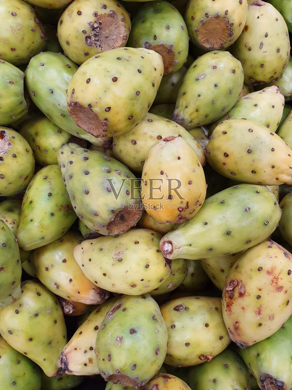 市场里有很多仙人掌水果,背景和质地照片摄影图片