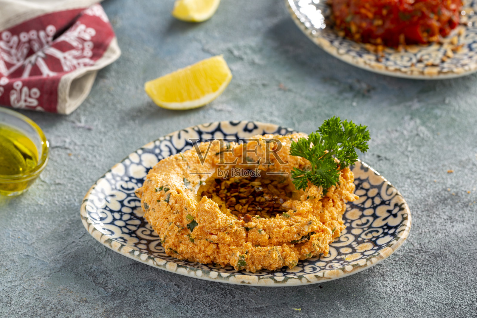 开胃菜和小吃,很好地配合土耳其拉吉照片摄影图片