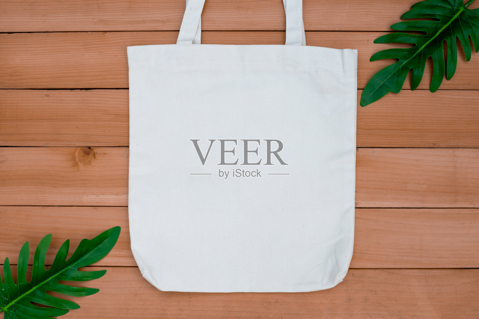 大手提袋,帆布,织物,布,购物袋,木材背景上的空白模型。照片摄影图片