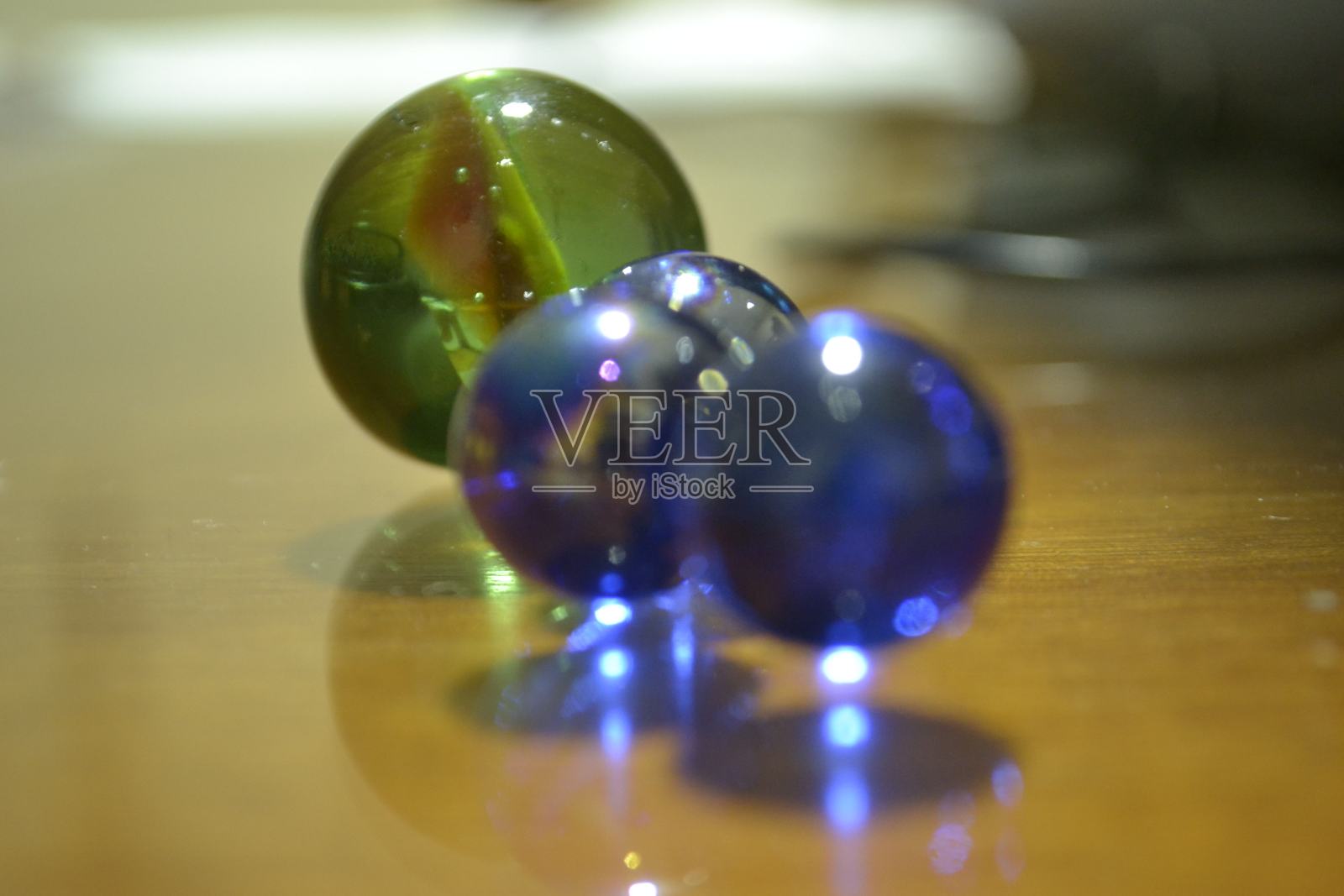 大理石水晶球是儿童游戏照片摄影图片