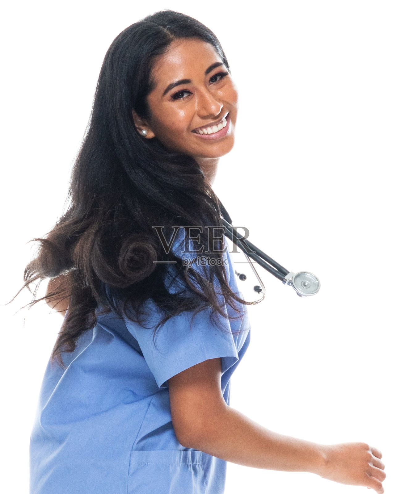 拉丁美洲和西班牙裔女性在白人背景前跳舞照片摄影图片