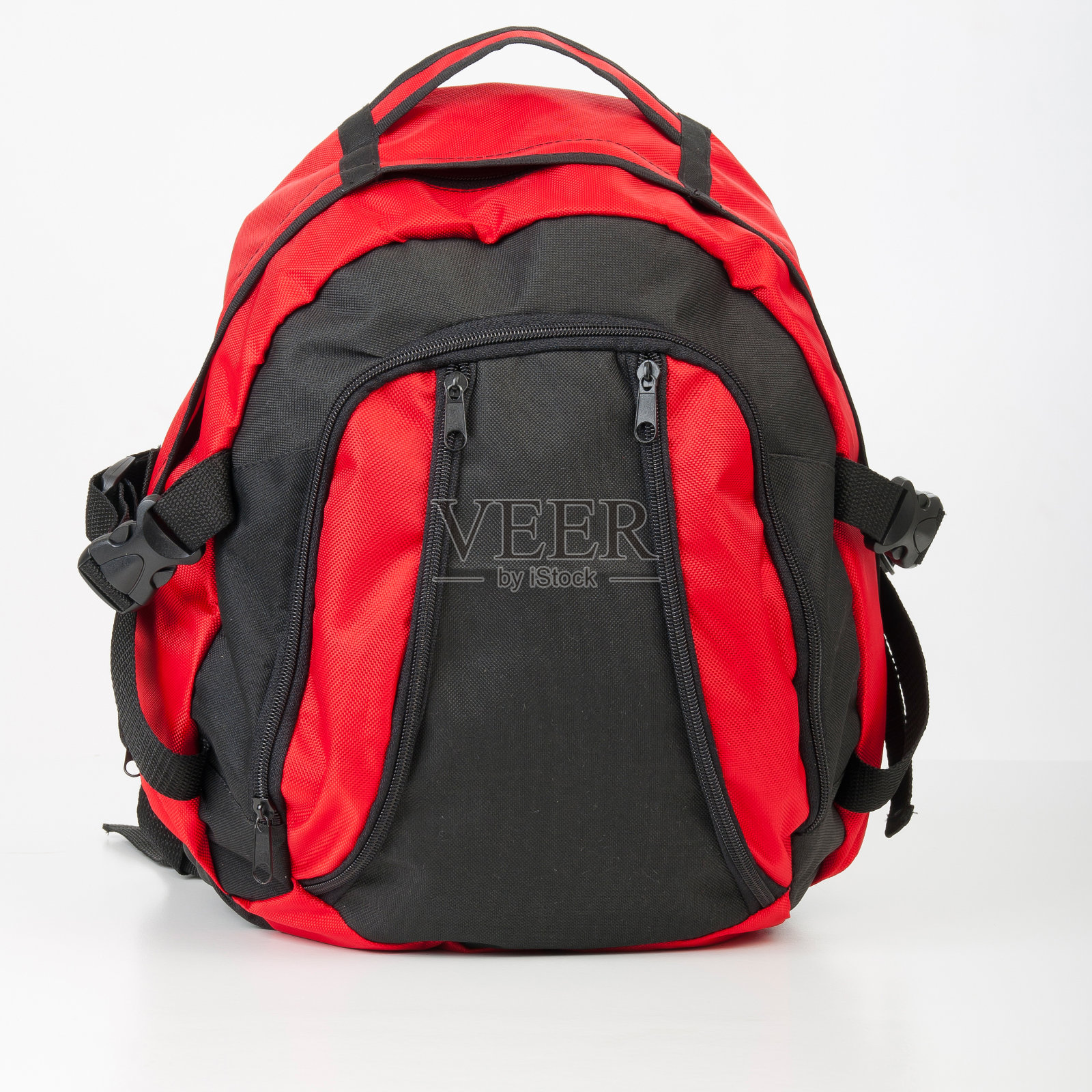 红色和黑色的织物背包。照片摄影图片