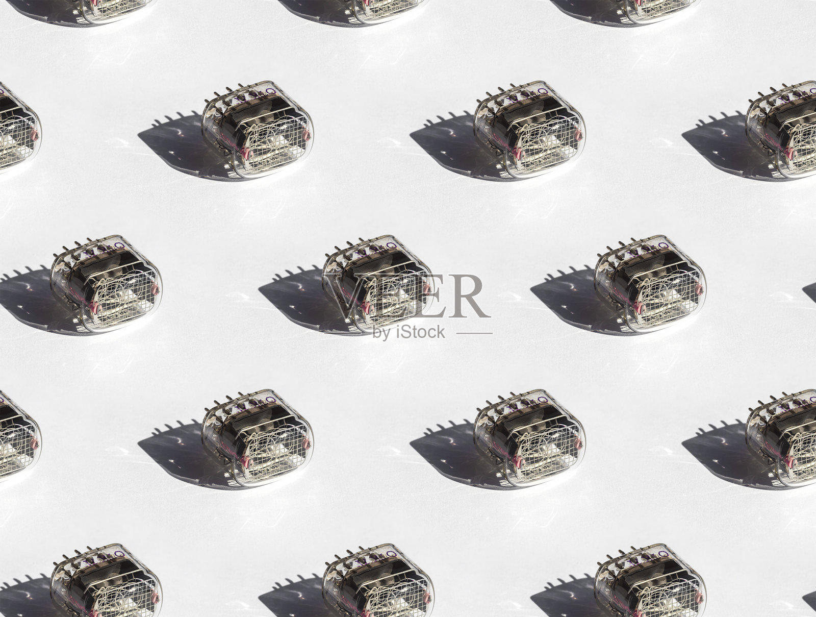 无缝模式的数码管IN-12在白色背景,强光照片摄影图片