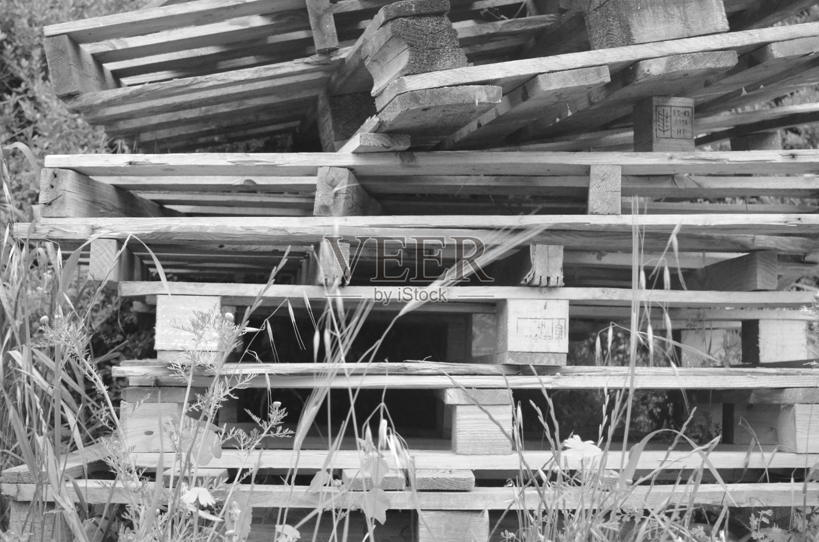 黑白木筏照片摄影图片