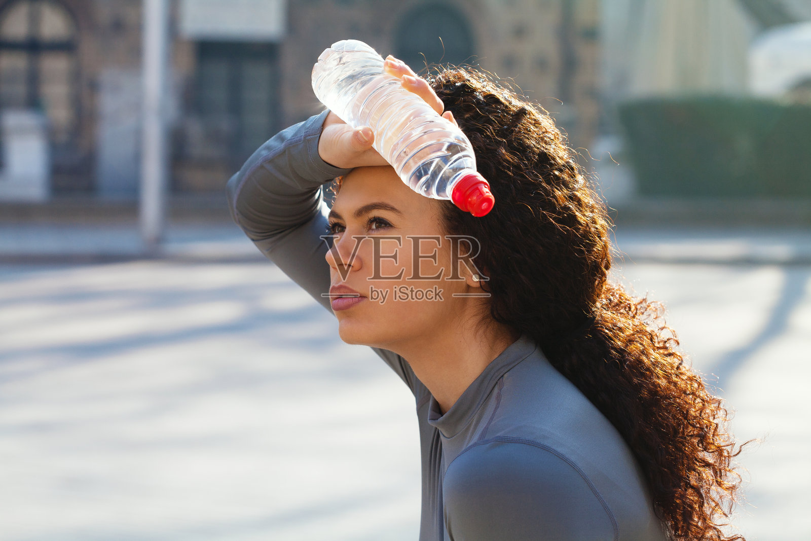 女运动员的饮用水照片摄影图片