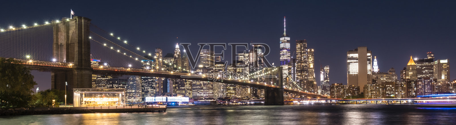 从纽约的DUMBO地区横跨东河的布鲁克林大桥照片摄影图片