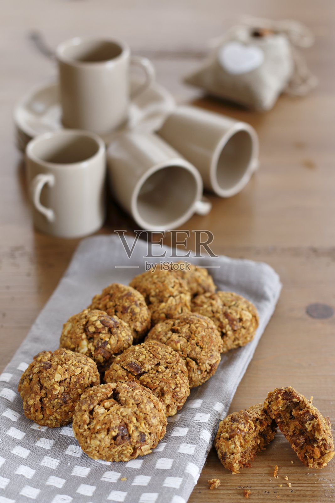 饼干和咖啡杯照片摄影图片