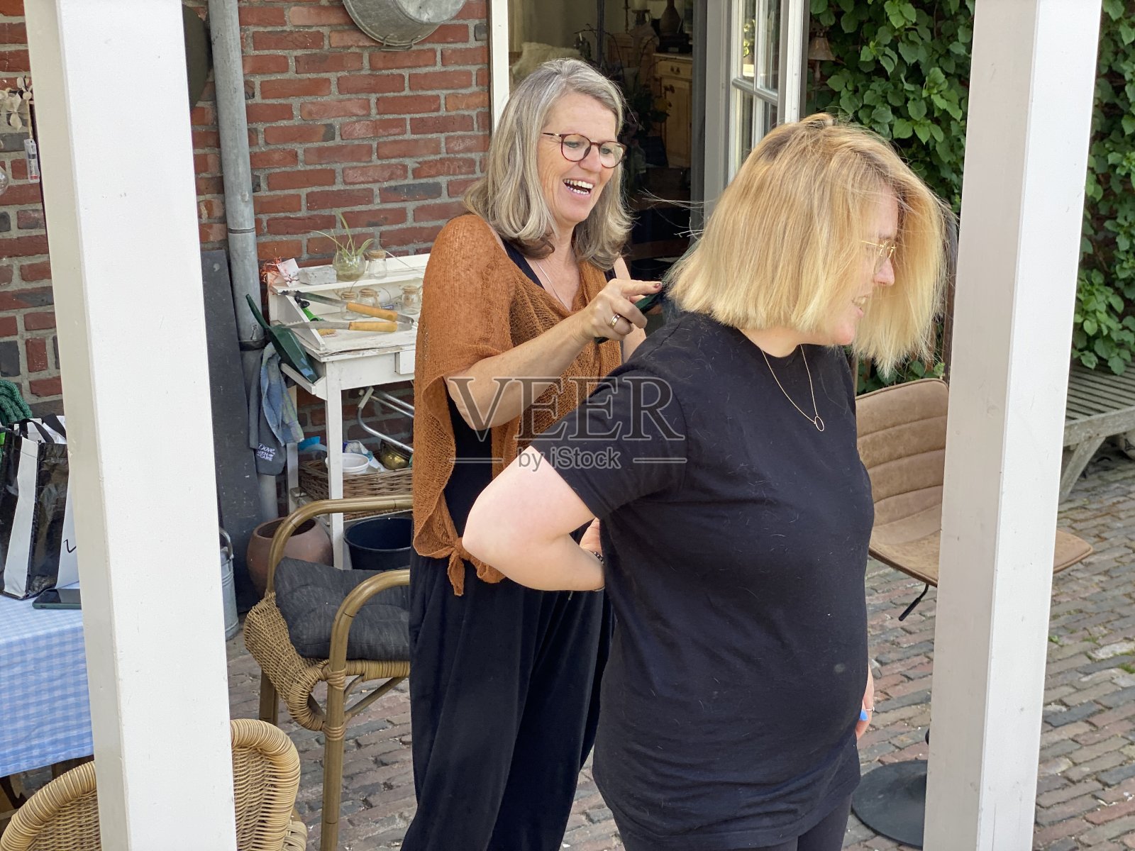 电晕理发师照片摄影图片