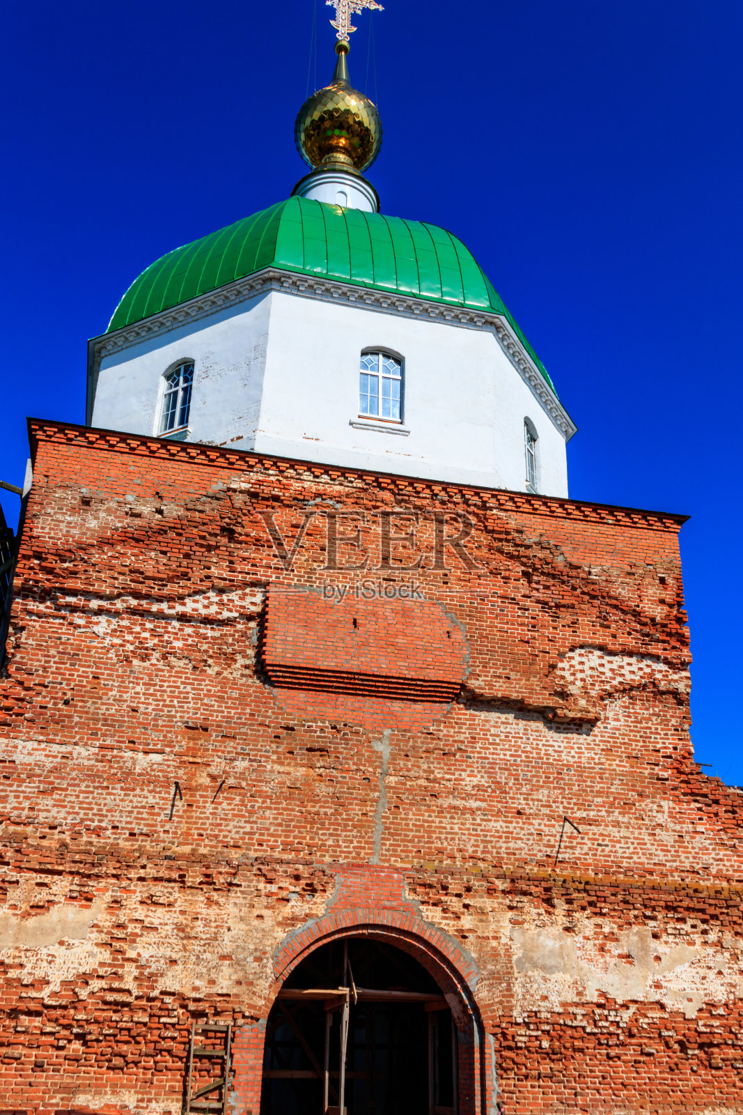 俄罗斯穆隆附近Karacharovo村的圣三一教堂照片摄影图片