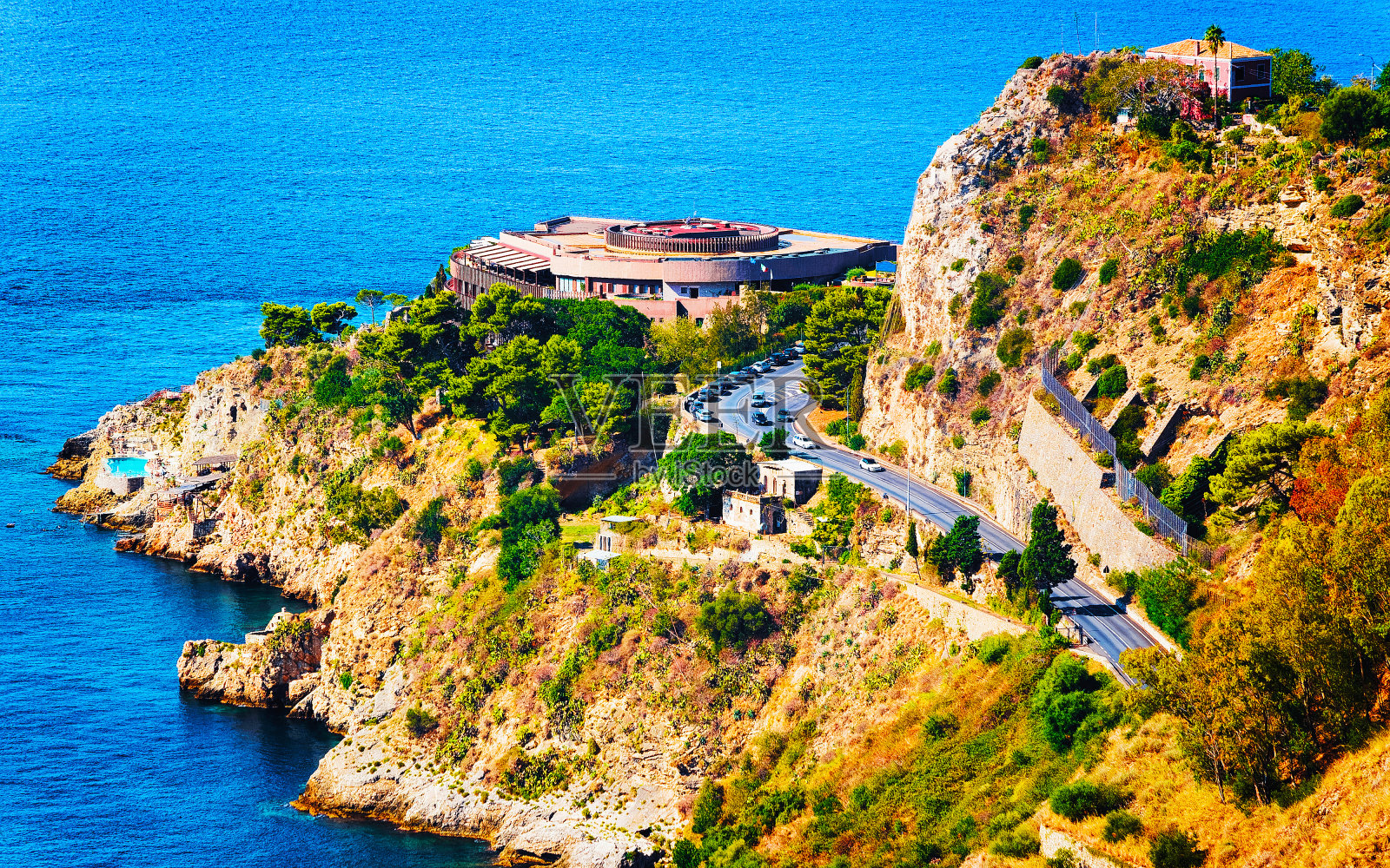 陶尔米纳和地中海西西里岛的道路照片摄影图片