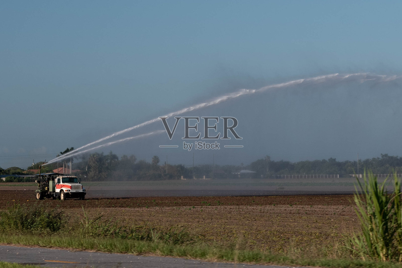 灌溉的卡车照片摄影图片