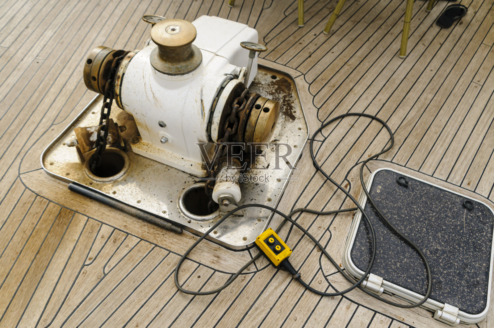 起锚机用来起锚和降锚的电动绞车。照片摄影图片