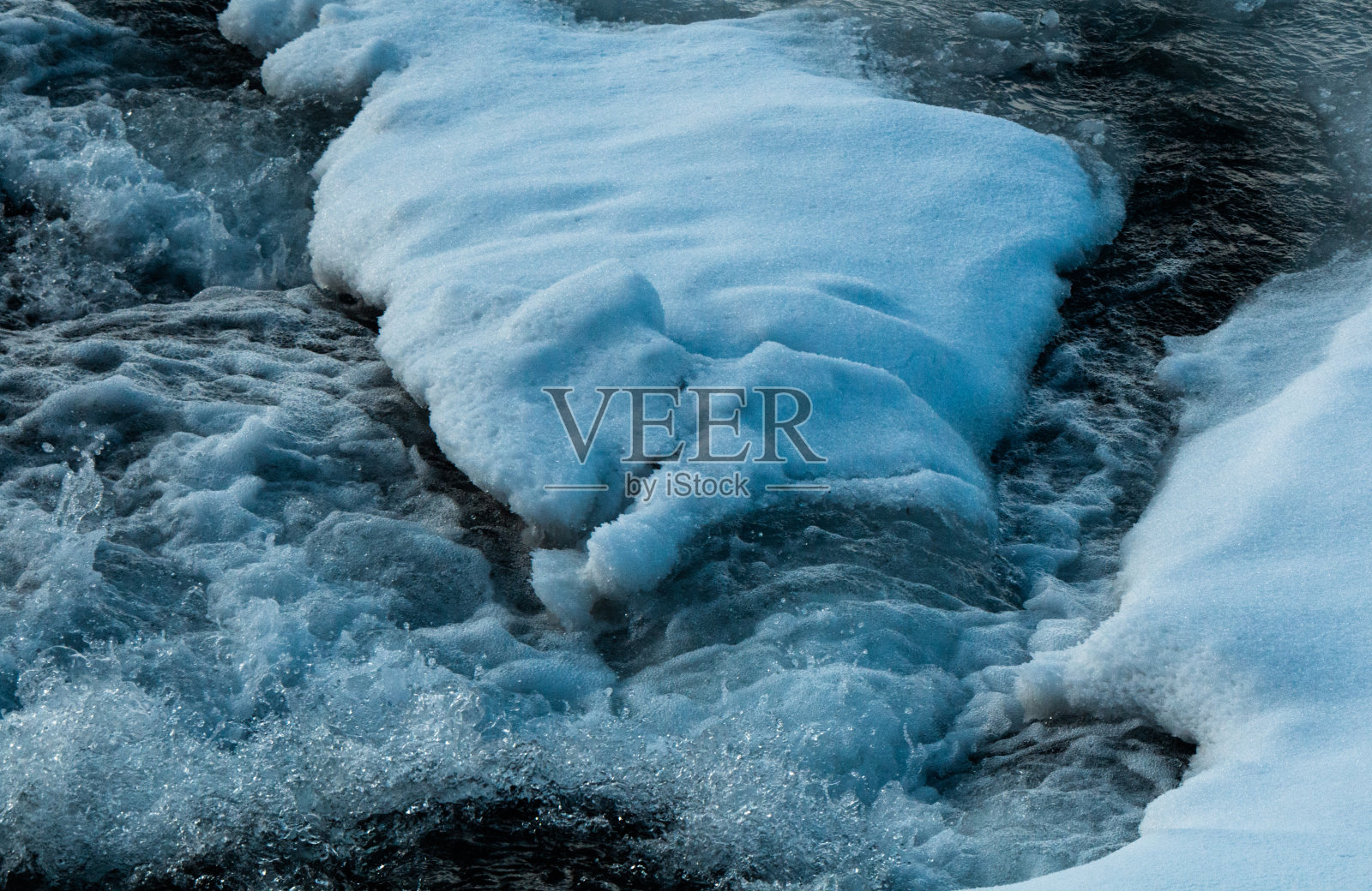 在冬天小溪照片摄影图片