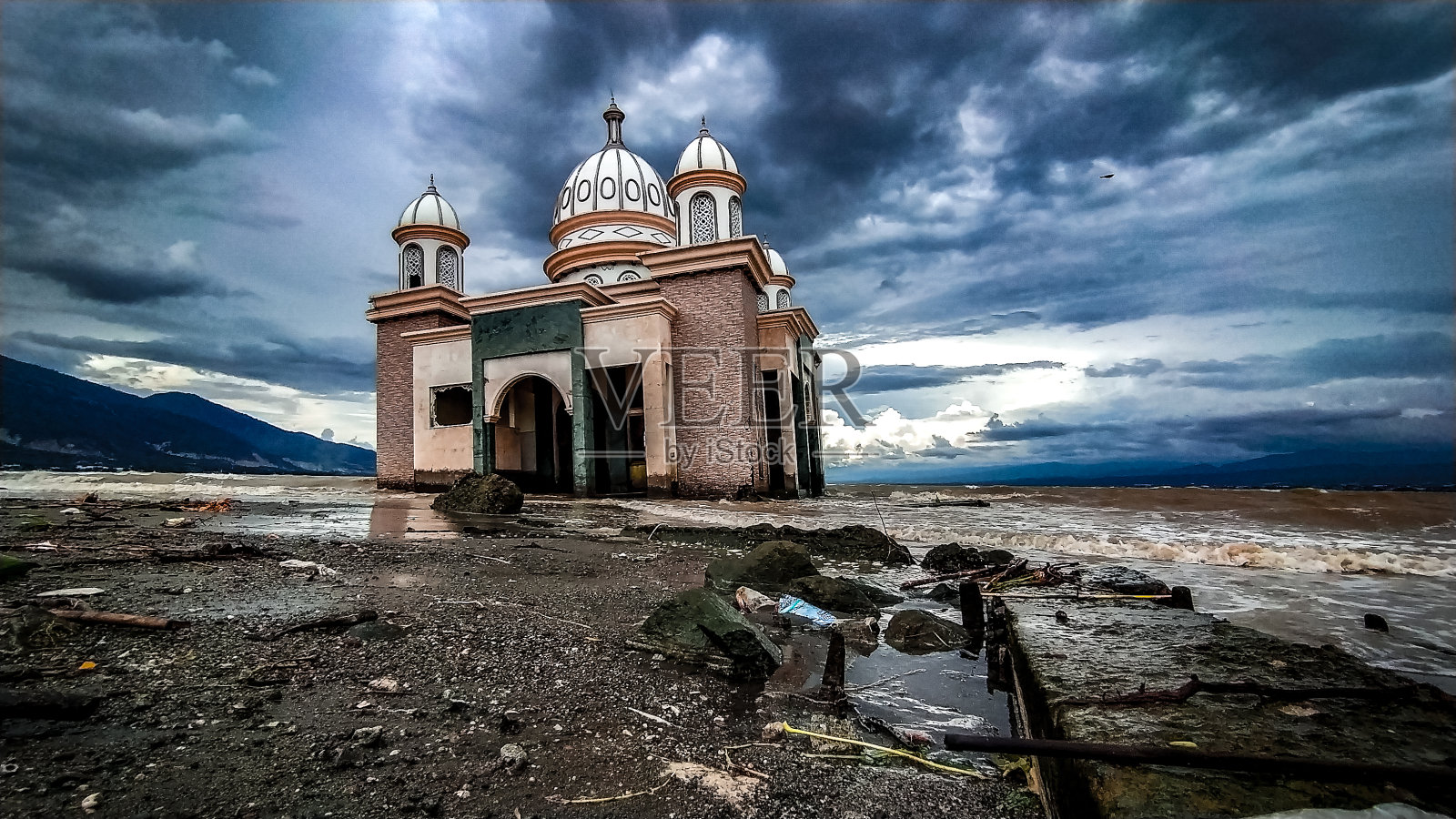 帕鲁的漂浮清真寺照片摄影图片