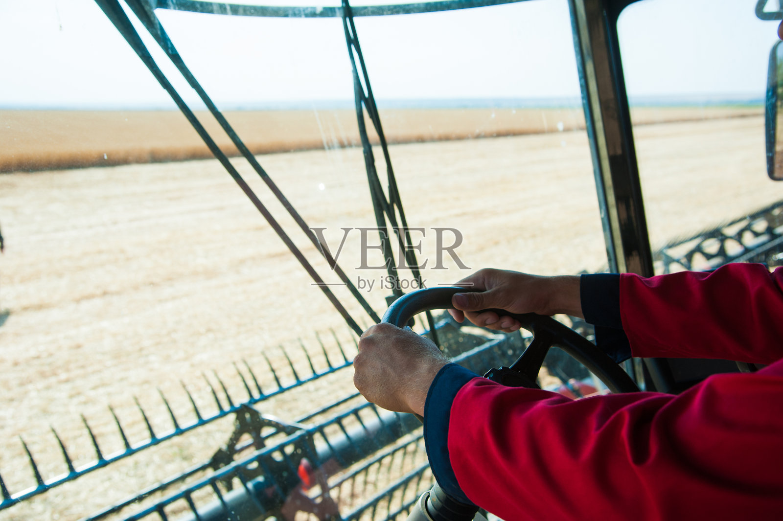 联合收割机准备收割照片摄影图片