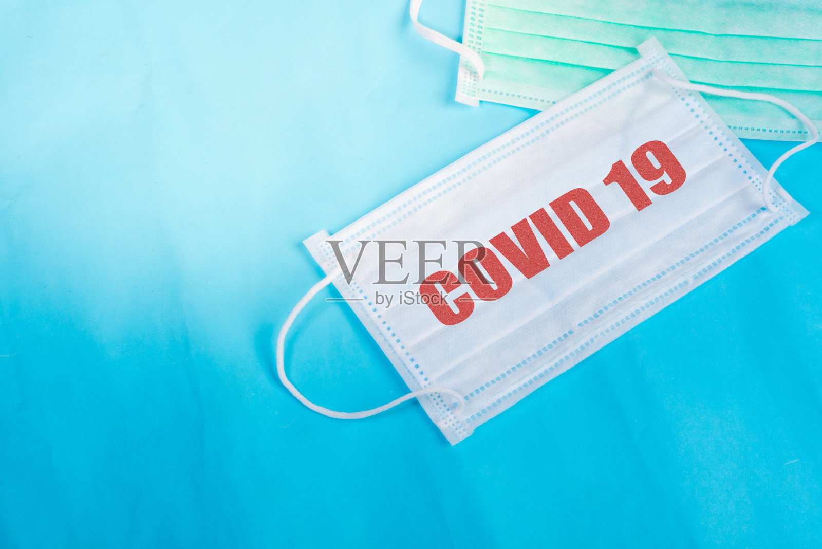 防病毒防护口罩标准,预防COVID-19流感,尘埃上采用蓝色背景技术照片摄影图片