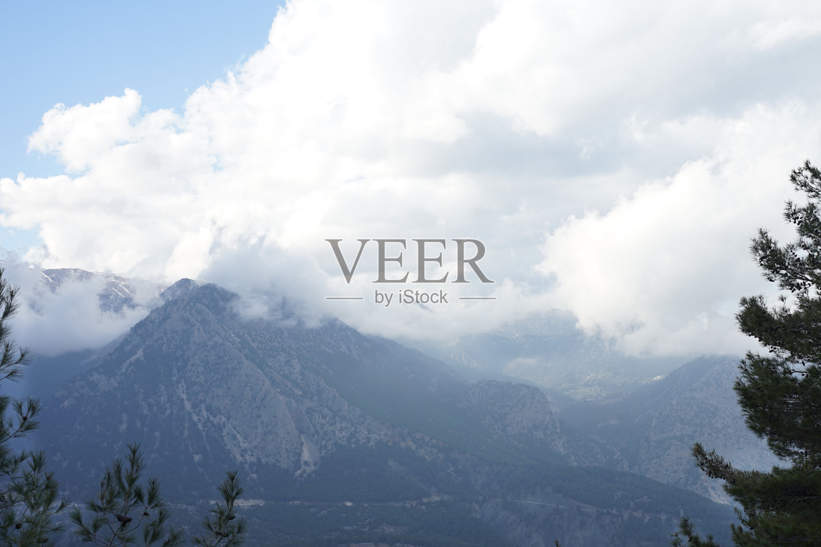 山景与雪和大云照片摄影图片