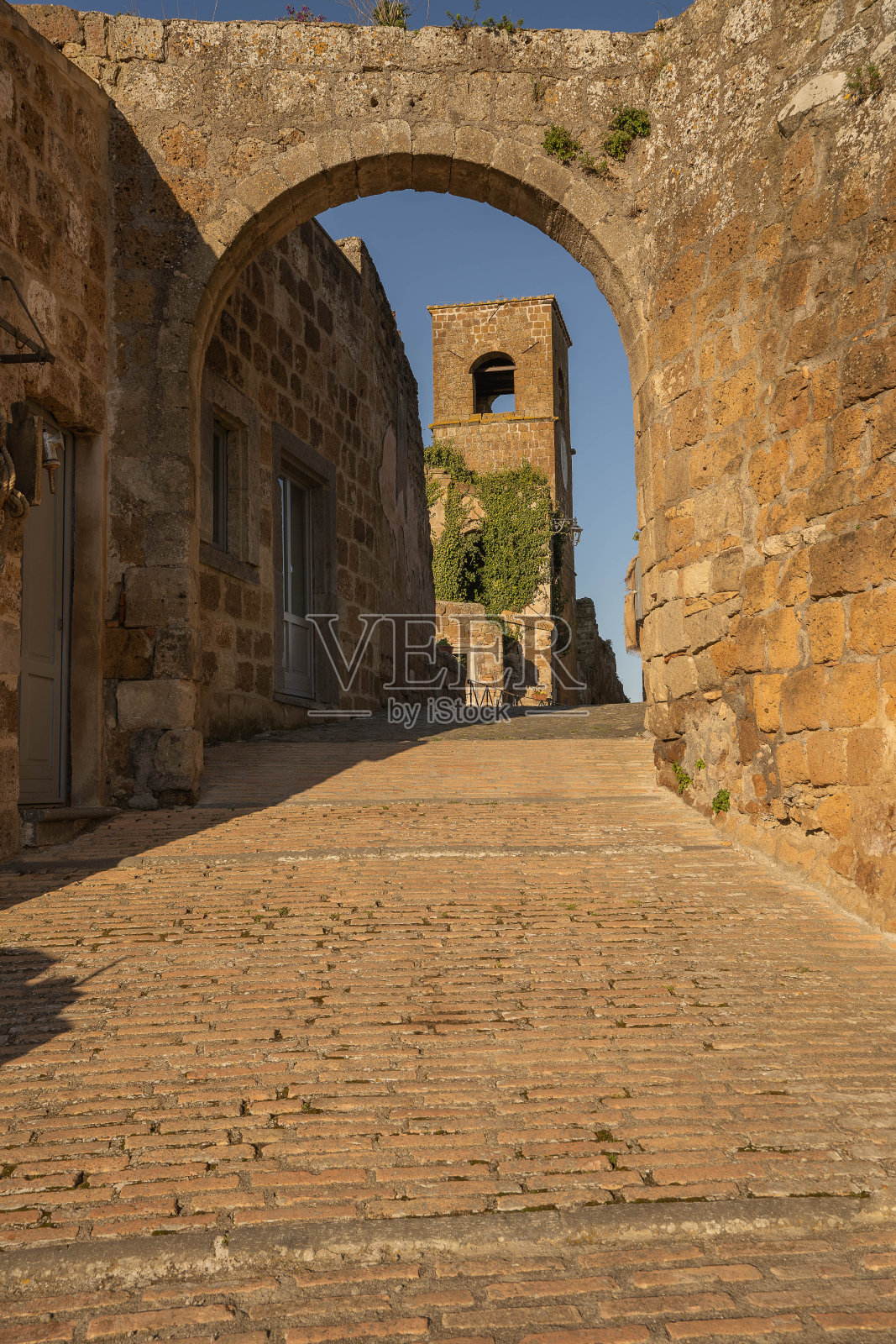 意大利拉齐奥,日落时分的鬼城塞勒诺照片摄影图片