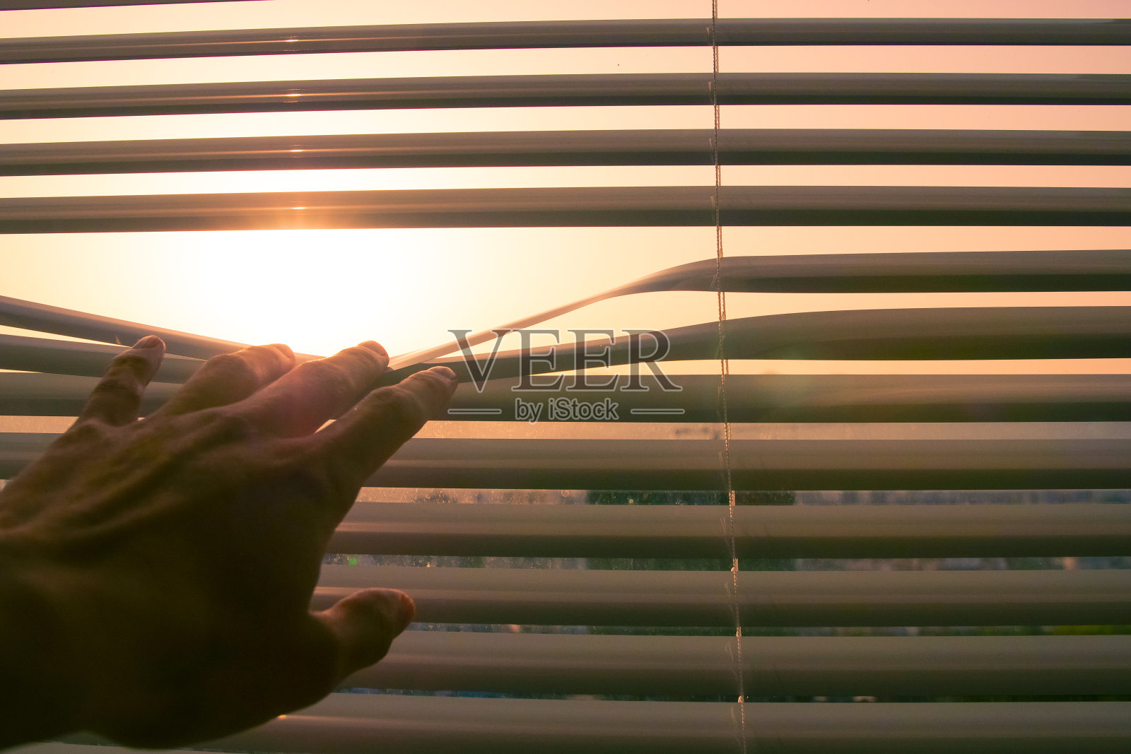 通过快门观察的特写视图照片摄影图片