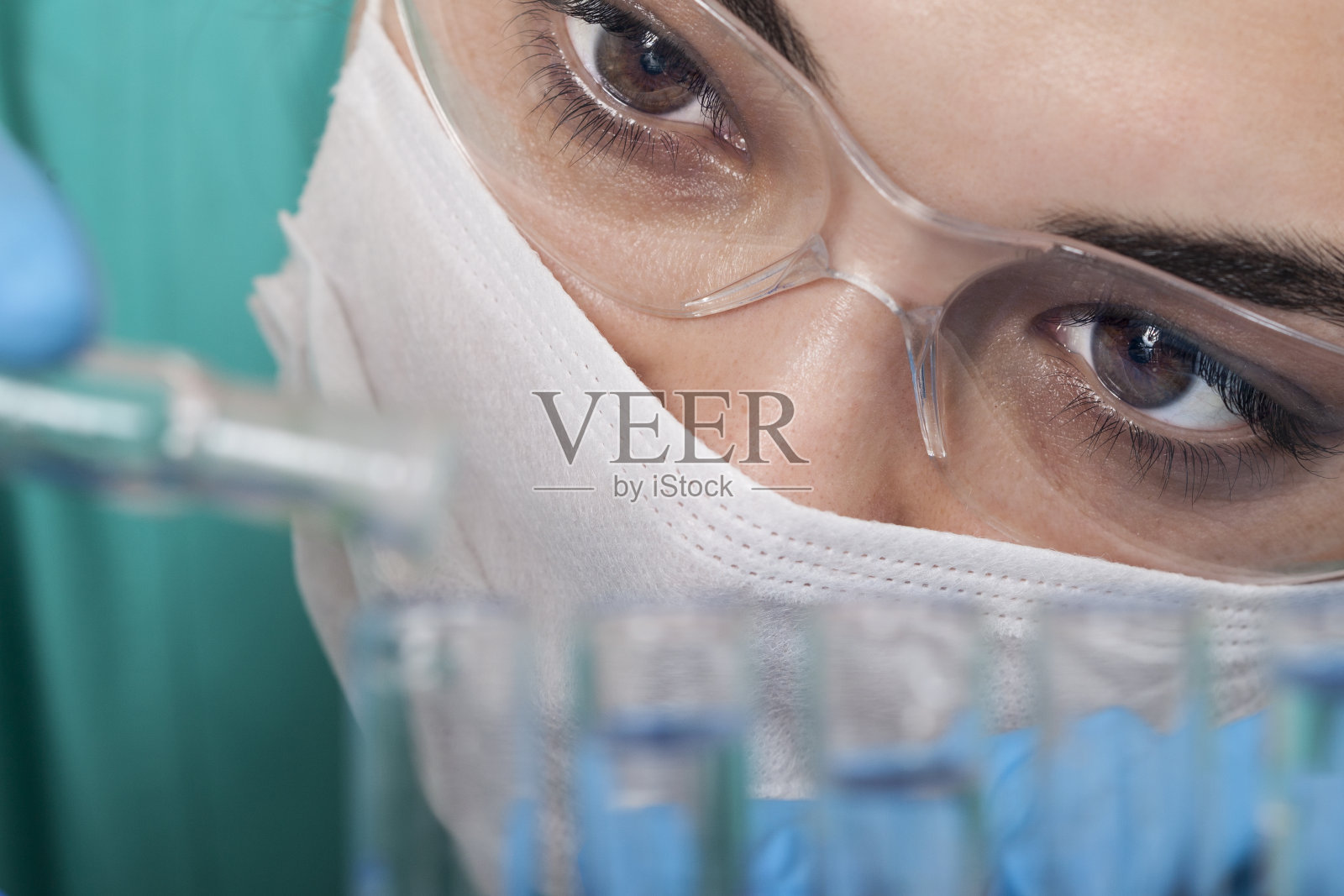 医生戴着口罩照片摄影图片