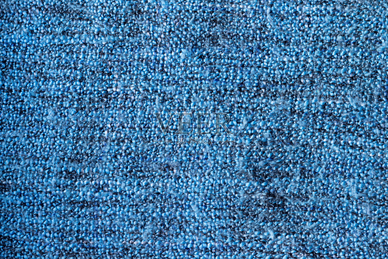 亮蓝色针织物质地。粗糙的毯子背景。特写视图照片摄影图片