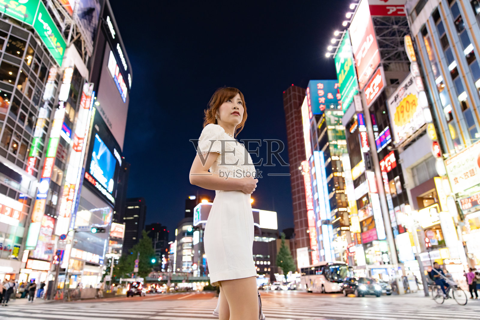 在夜总会从事夜间工作的妇女照片摄影图片