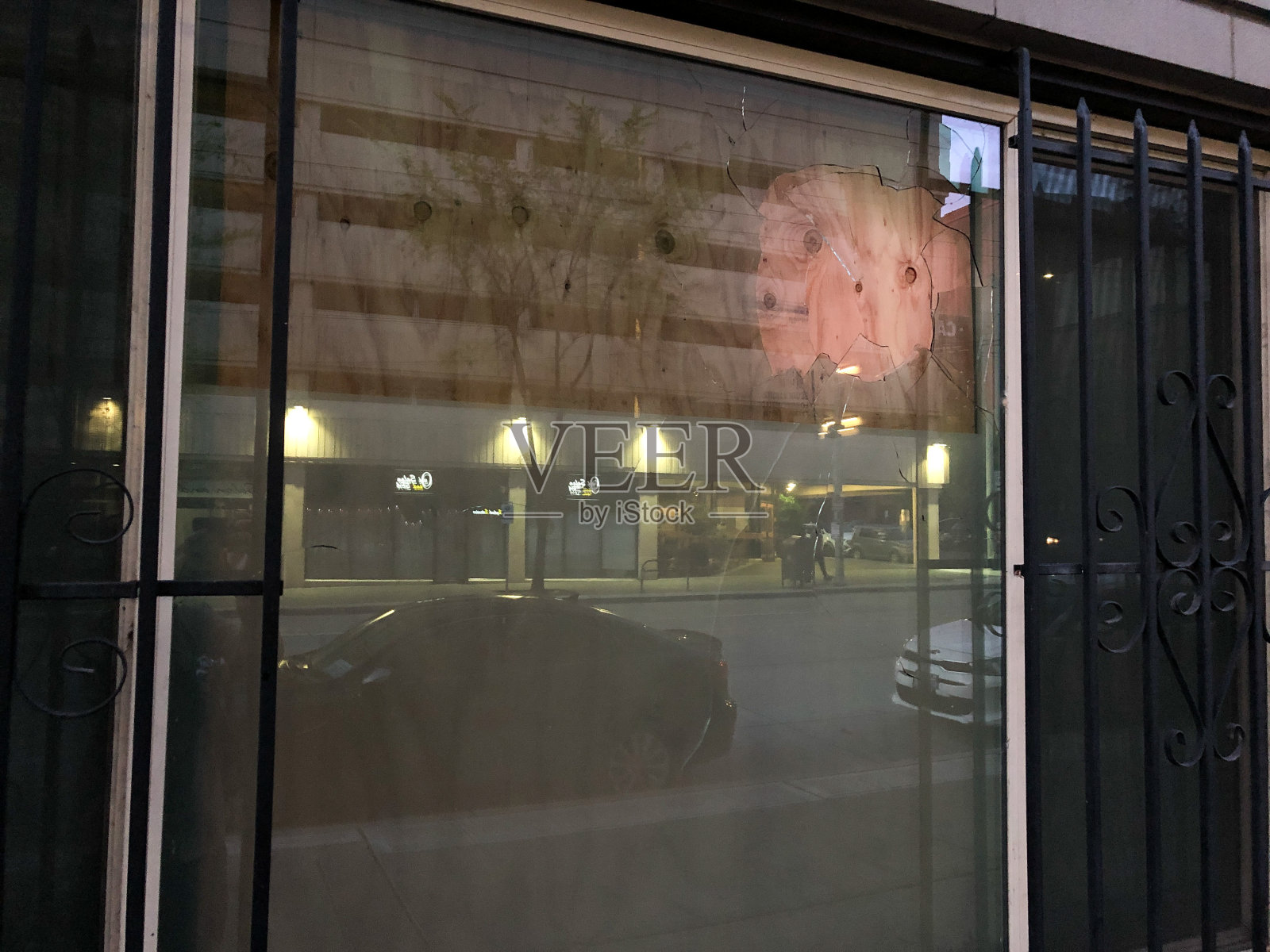 破坏公物照片摄影图片