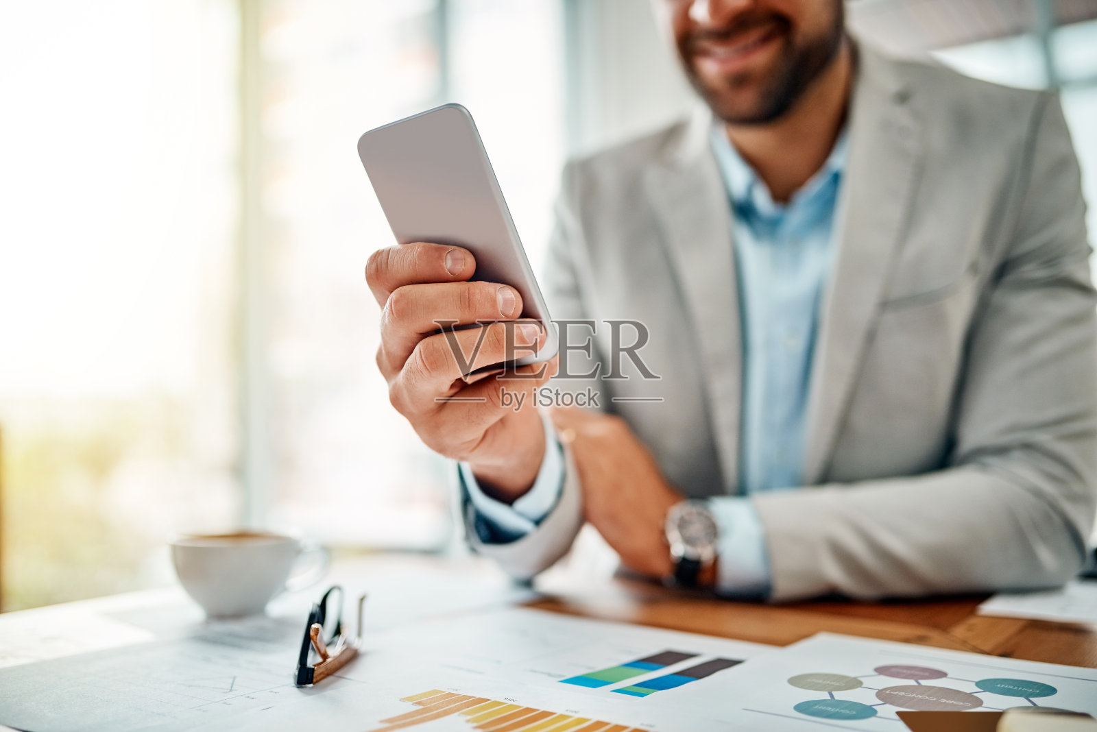 从不远离他所有的亲戚照片摄影图片