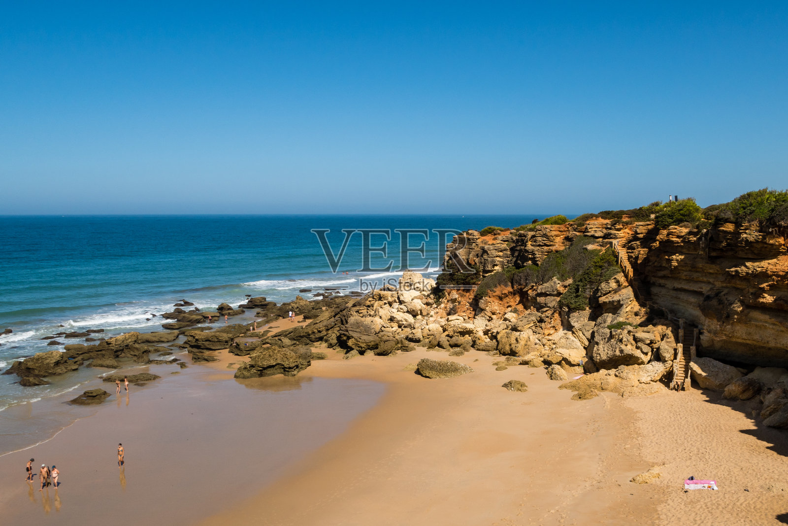 在加的斯的边境上做Coves de Roche in Conil de la Frontera, Cadiz照片摄影图片
