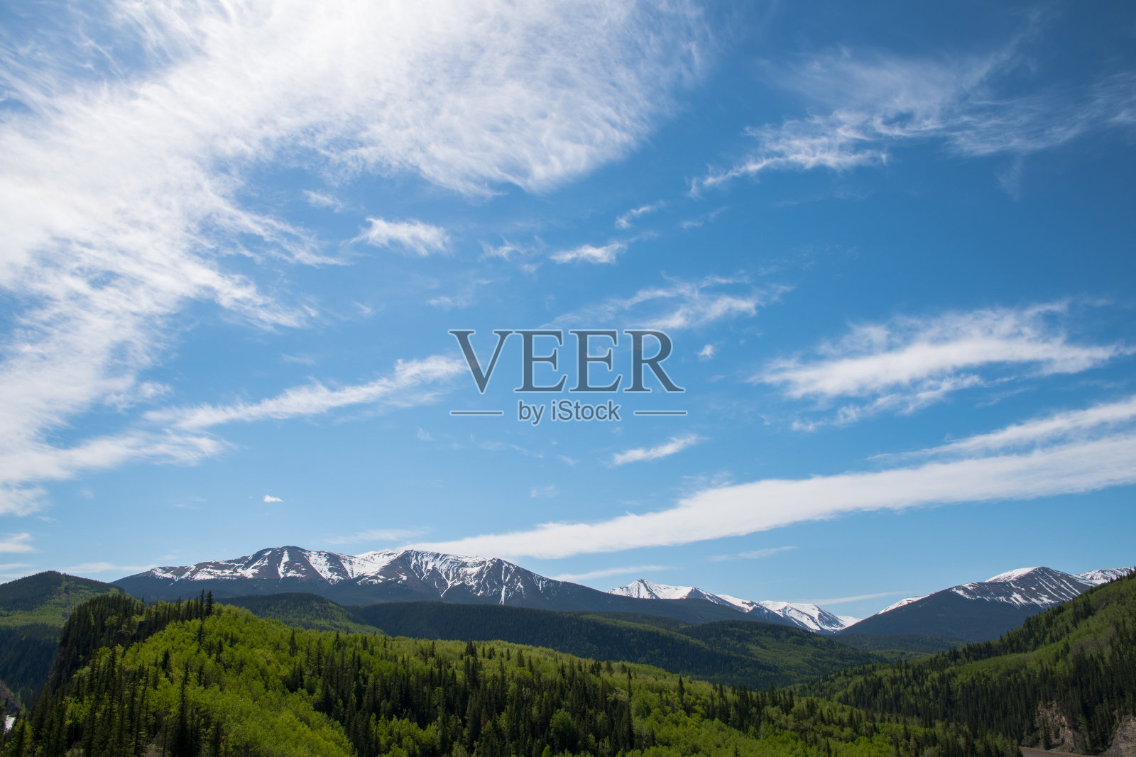 艾伯塔省格兰德卡什附近的硫磺门省休闲区,位于威尔莫荒野公园。照片摄影图片