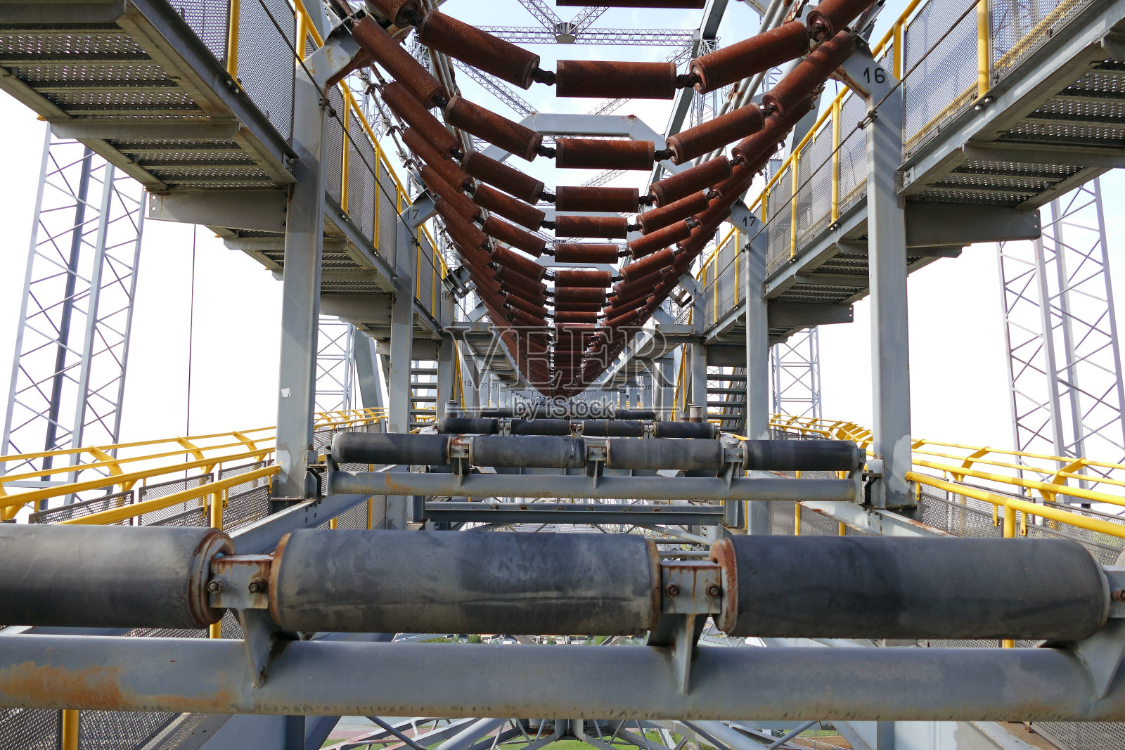 钢铁巨型机械用于褐煤露天开采照片摄影图片