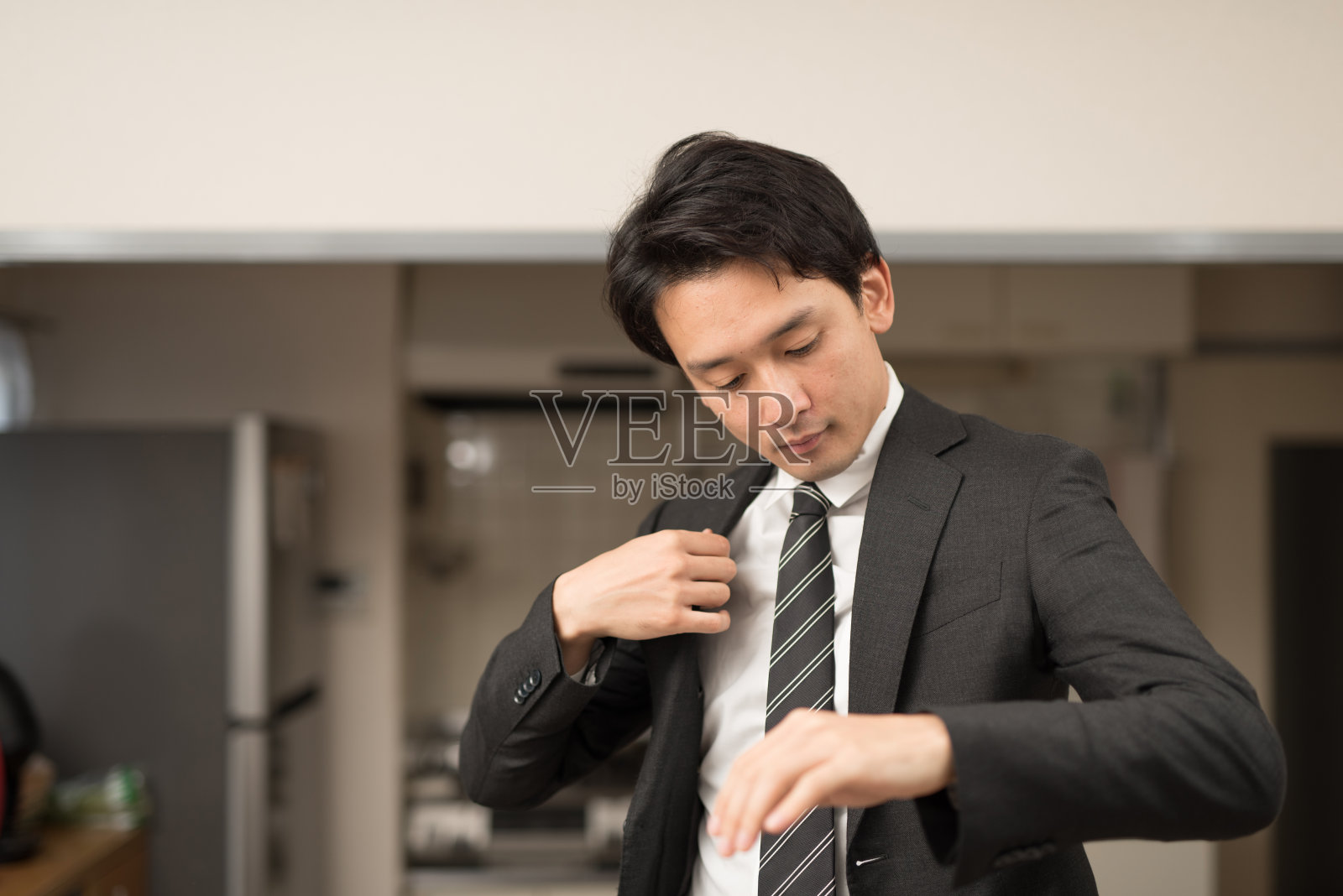 商人穿西装照片摄影图片