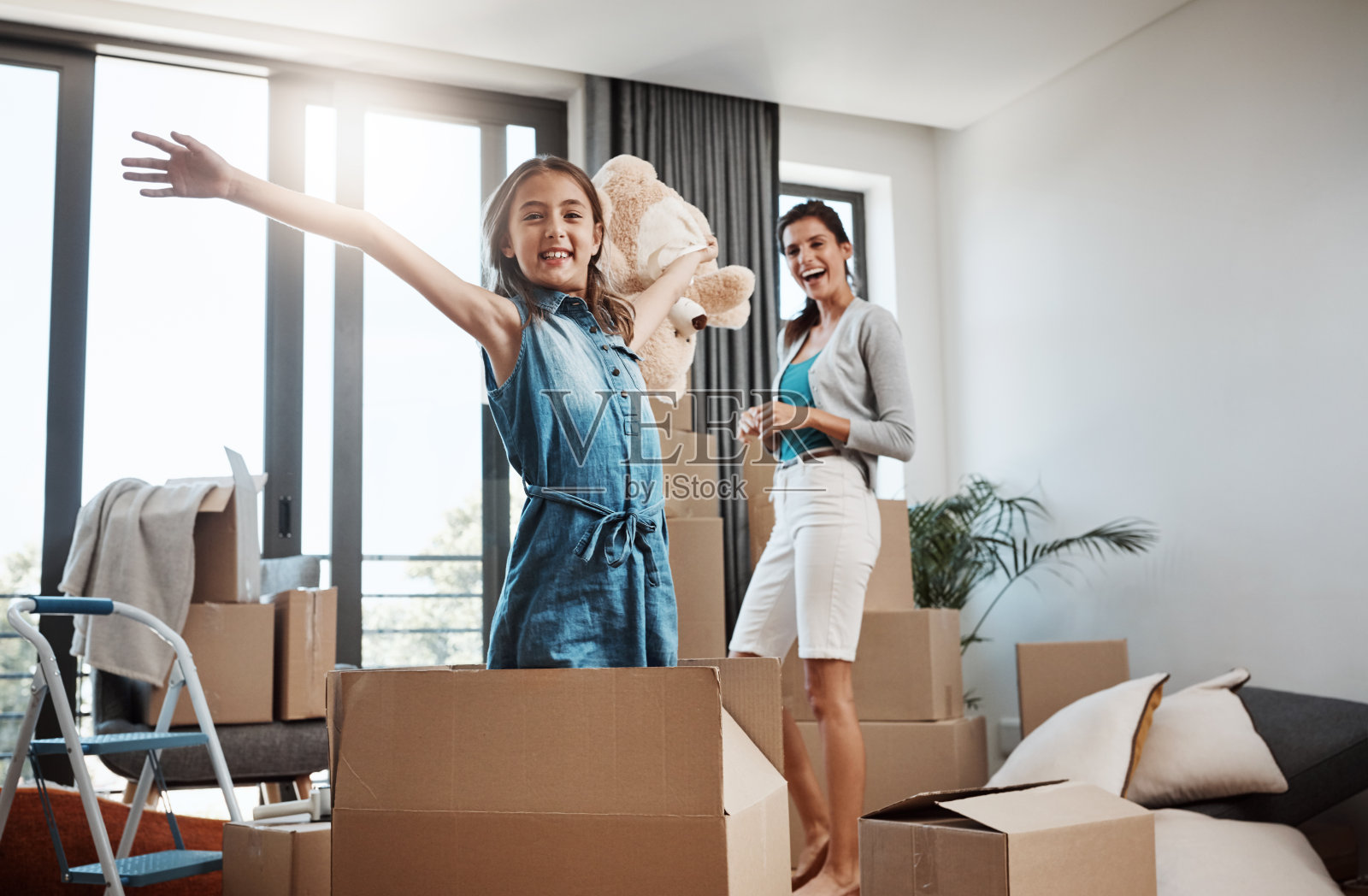 惊喜!我已经到达照片摄影图片