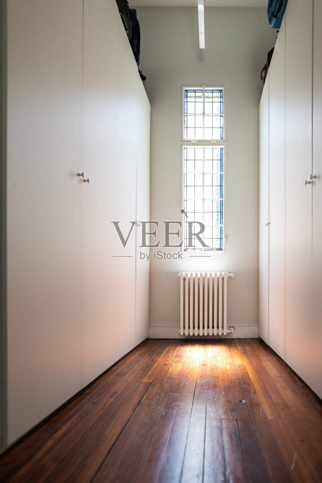 养老院之窗照片摄影图片