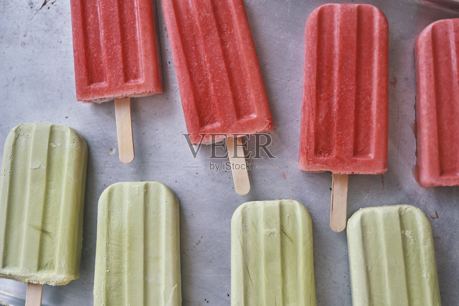 草莓抹茶绿茶酸奶棒冰淇淋照片摄影图片