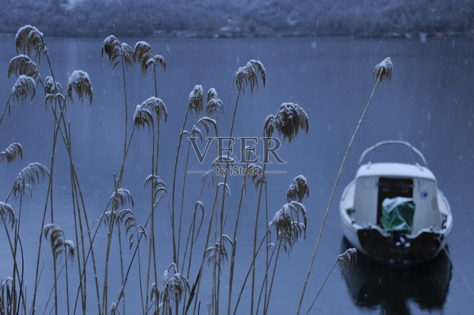 意大利的冬湖照片摄影图片