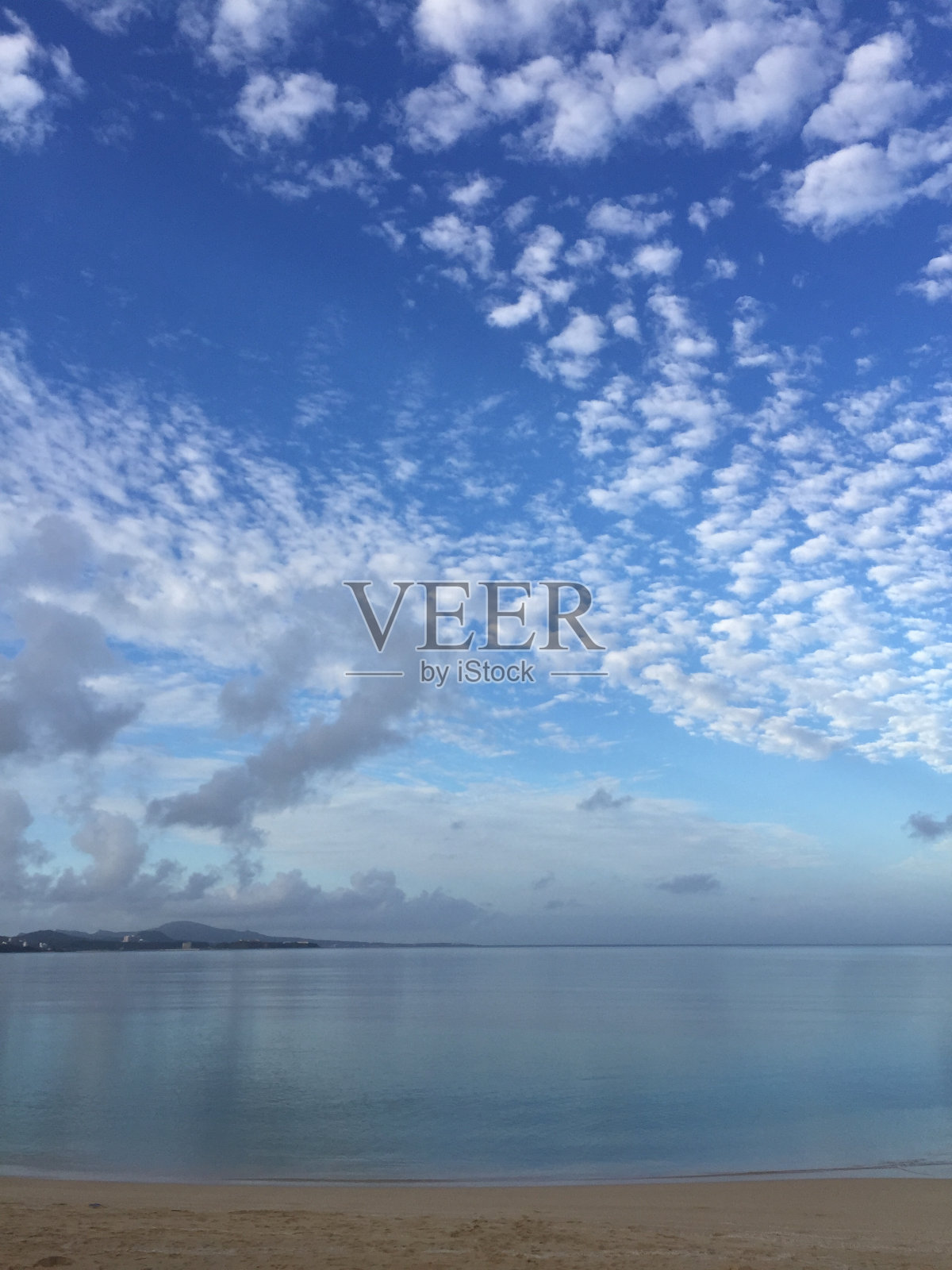 冲绳海岸美丽的天空和云彩照片摄影图片