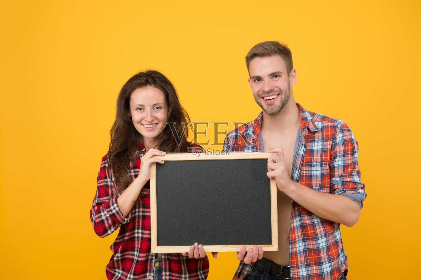 保存日期。聚会的邀请。家庭时间。购物折扣。购物的概念。对黑板复制空间。单身人士见面的机会。最大的线下和网上购物日照片摄影图片