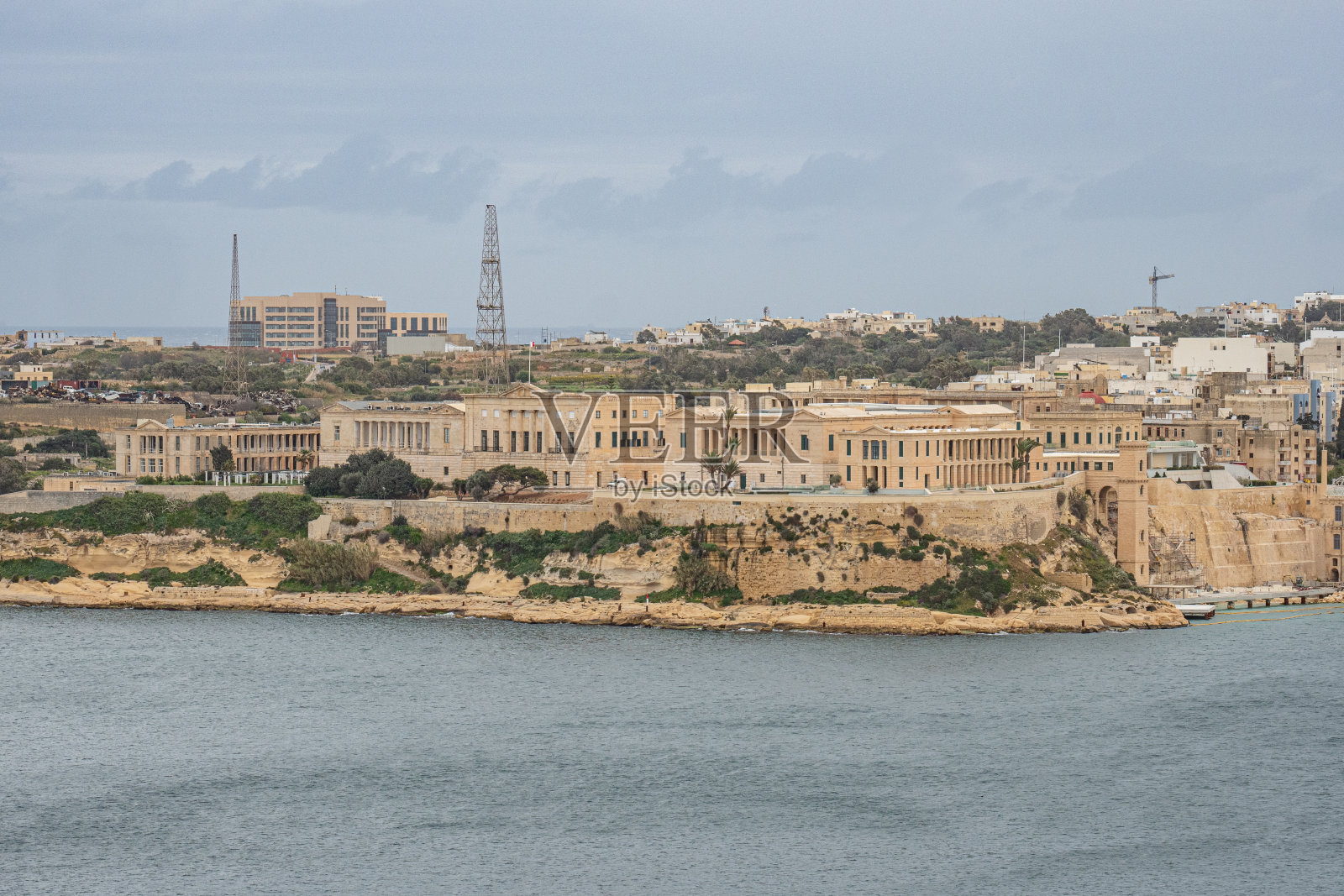 从Barrakka花园鸟瞰马耳他瓦莱塔的三个城市照片摄影图片