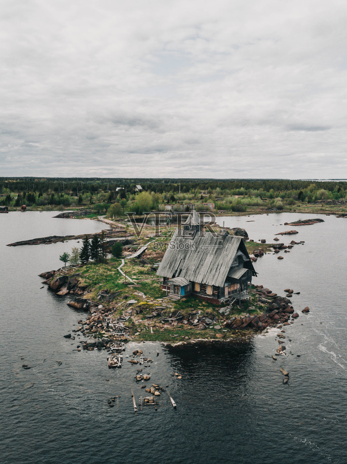 海边废弃的俄罗斯木屋照片摄影图片