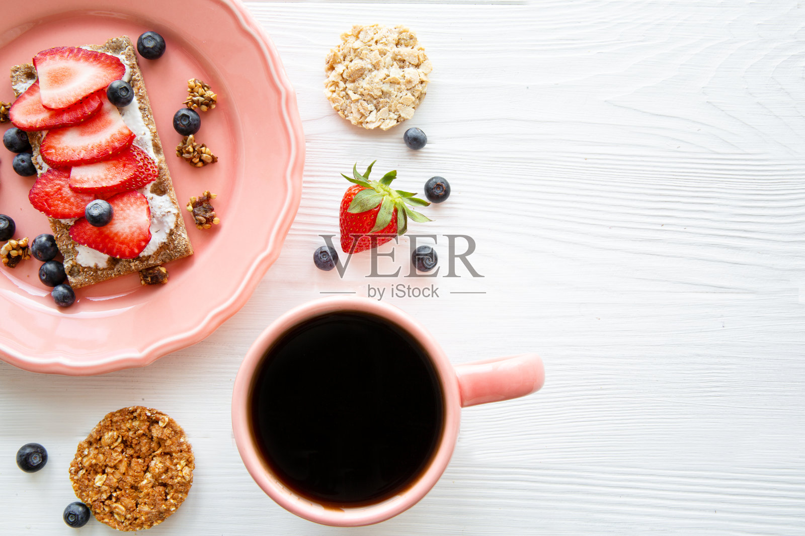 早餐一杯黑咖啡和一个健康的三明治,饮食概念,文字拷贝空间,俯视图。照片摄影图片