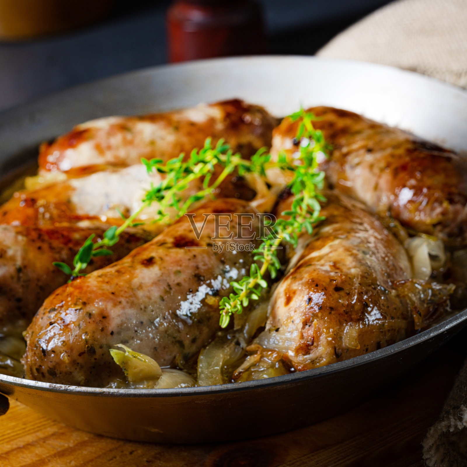 自制洋葱香草白香肠照片摄影图片