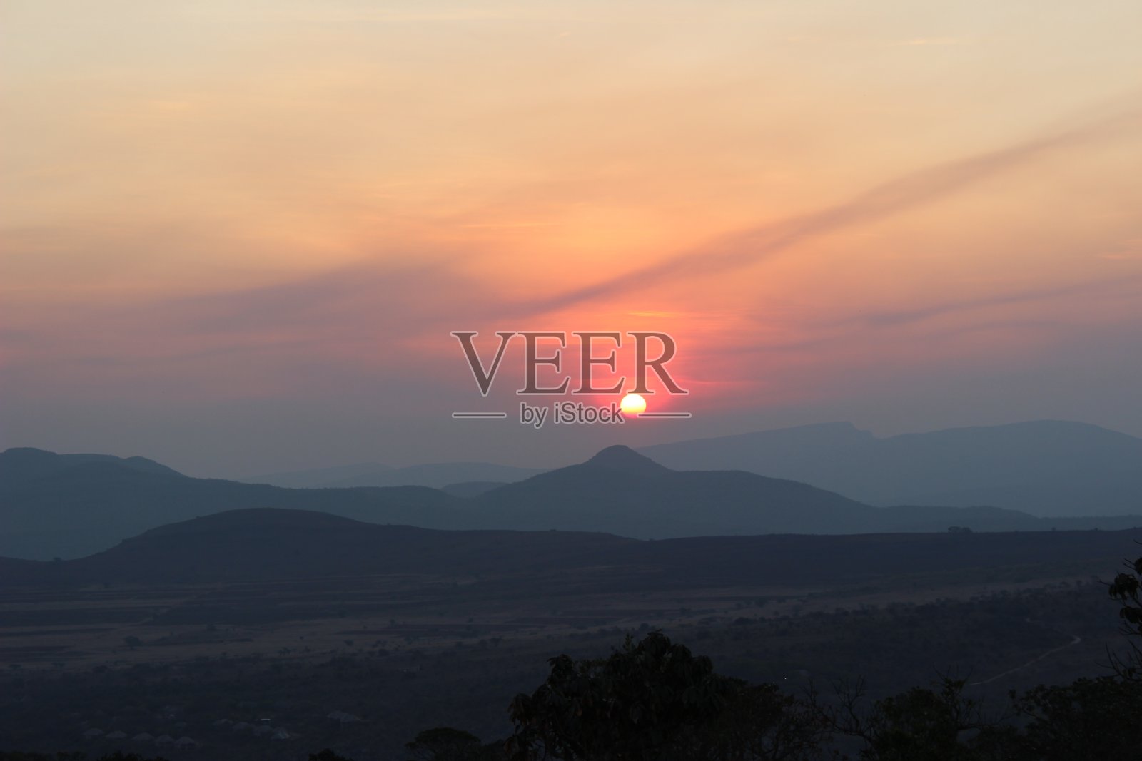 美丽的日落和南非萨比的黄金时光照片摄影图片