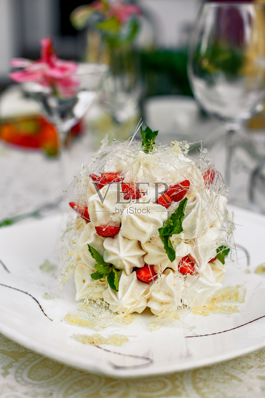 浆果薄荷巴芙洛娃蛋糕,冷饮,甜点照片摄影图片