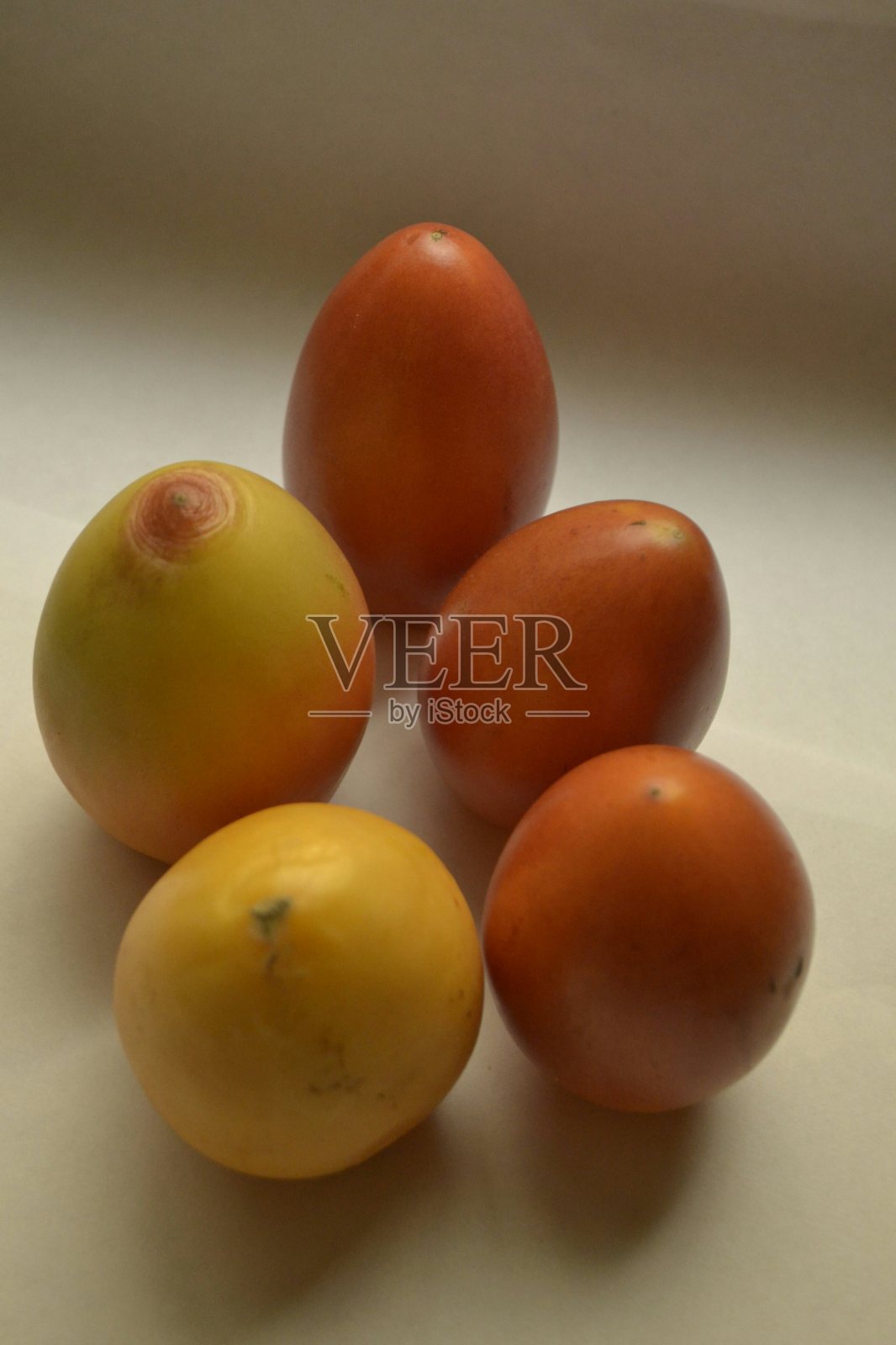 树汁的西红柿照片摄影图片