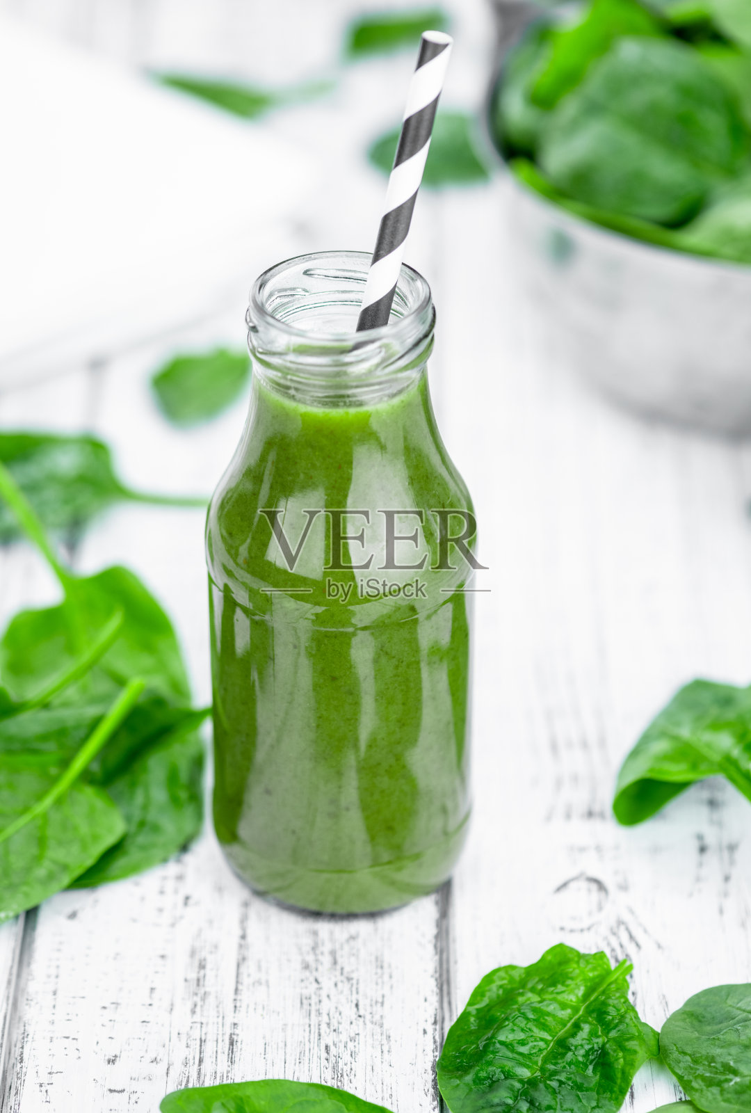 自制菠菜奶昔(特写;选择性聚焦)照片摄影图片